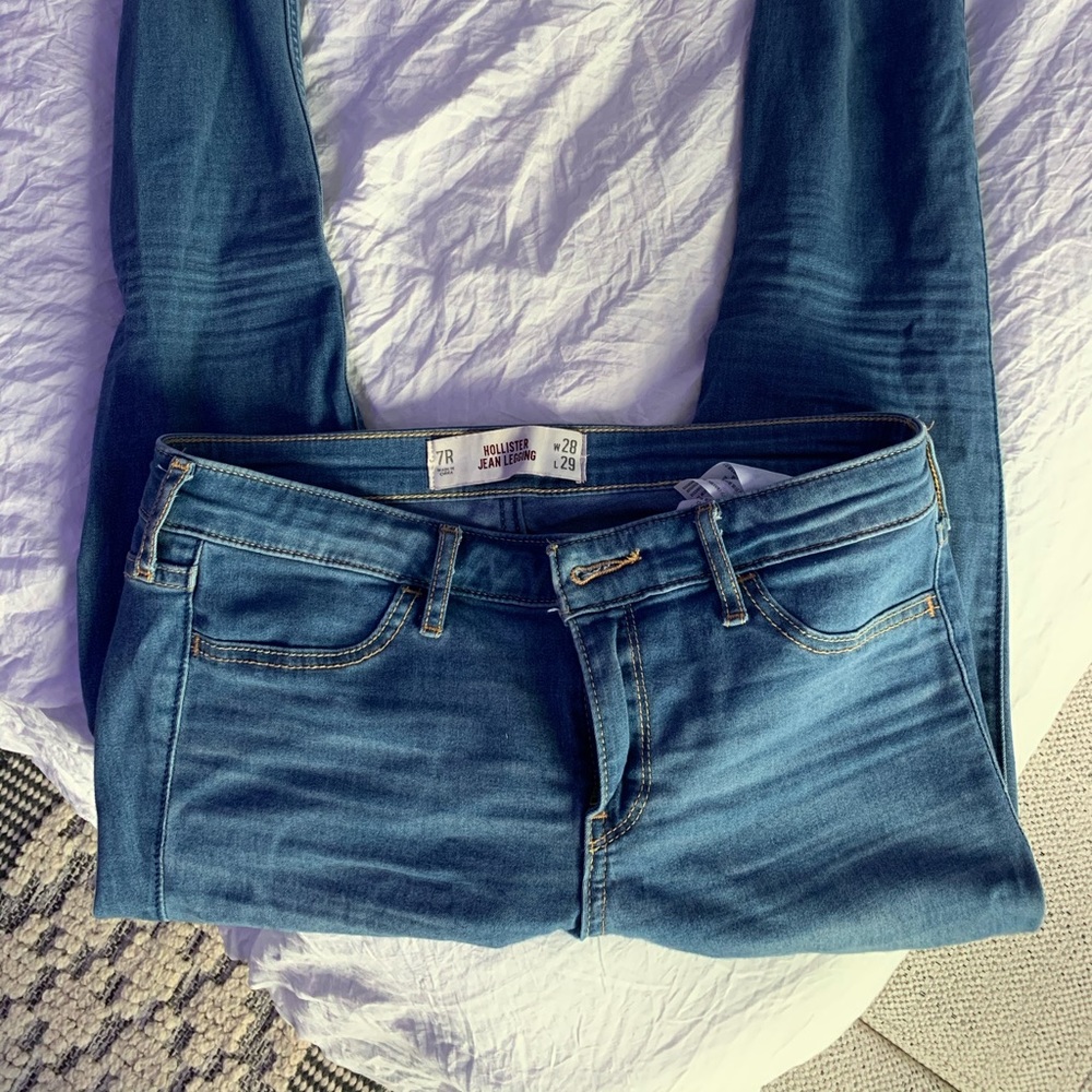 hollister medium wash jeans